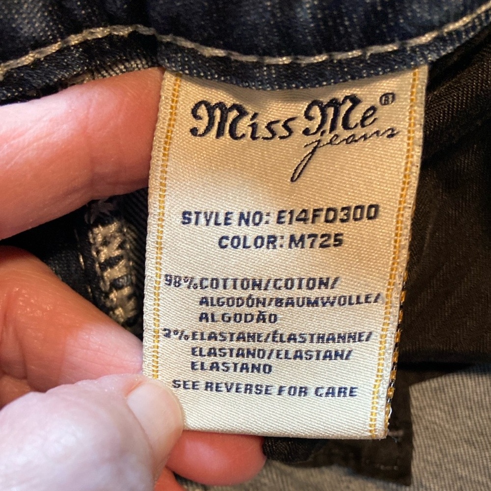 Women’s Distressed Denim Short by Miss Me Brand. EUC! - Picture 15 of 16